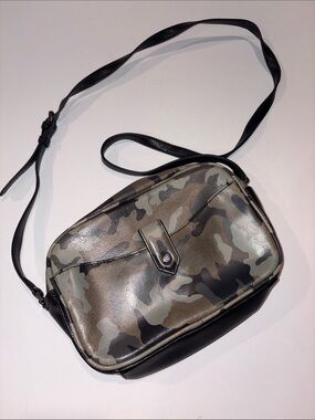 G.I.L.I Genuine Leather Camouflage Crossbody Bag w/black textured accents